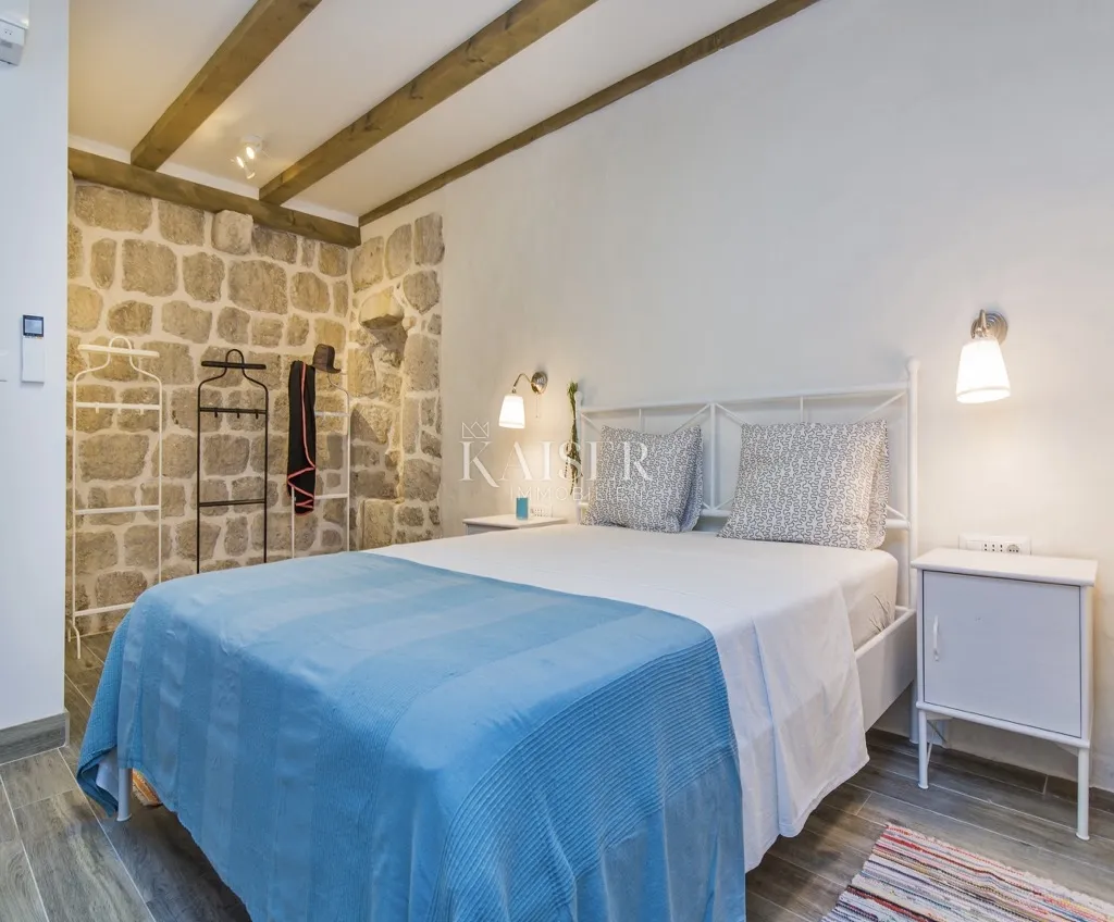 otok šipan - kamena kuća uz more - slika 19
