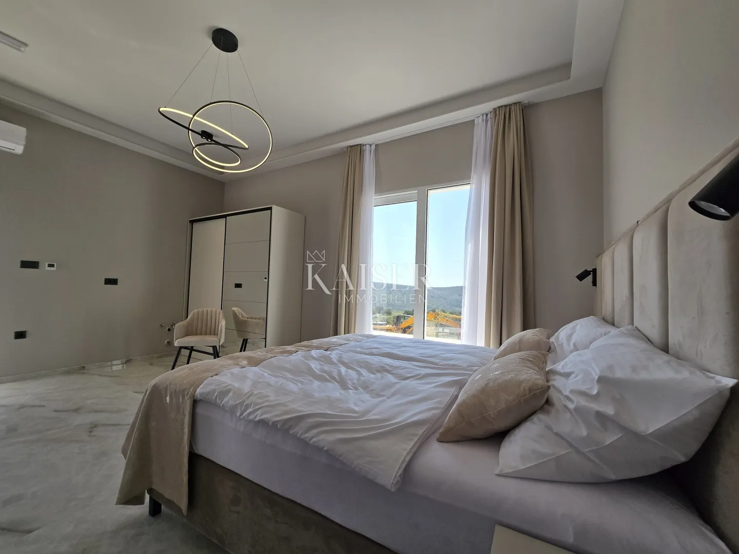 rogoznica- lukszuzna vila sa bazenom i teniskim terenom na 20000m2 - slika 127