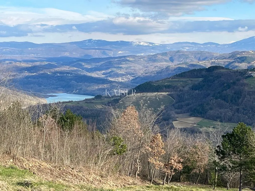 Istra,Motovun, građevinsko zemljište s panoramskim pogledom