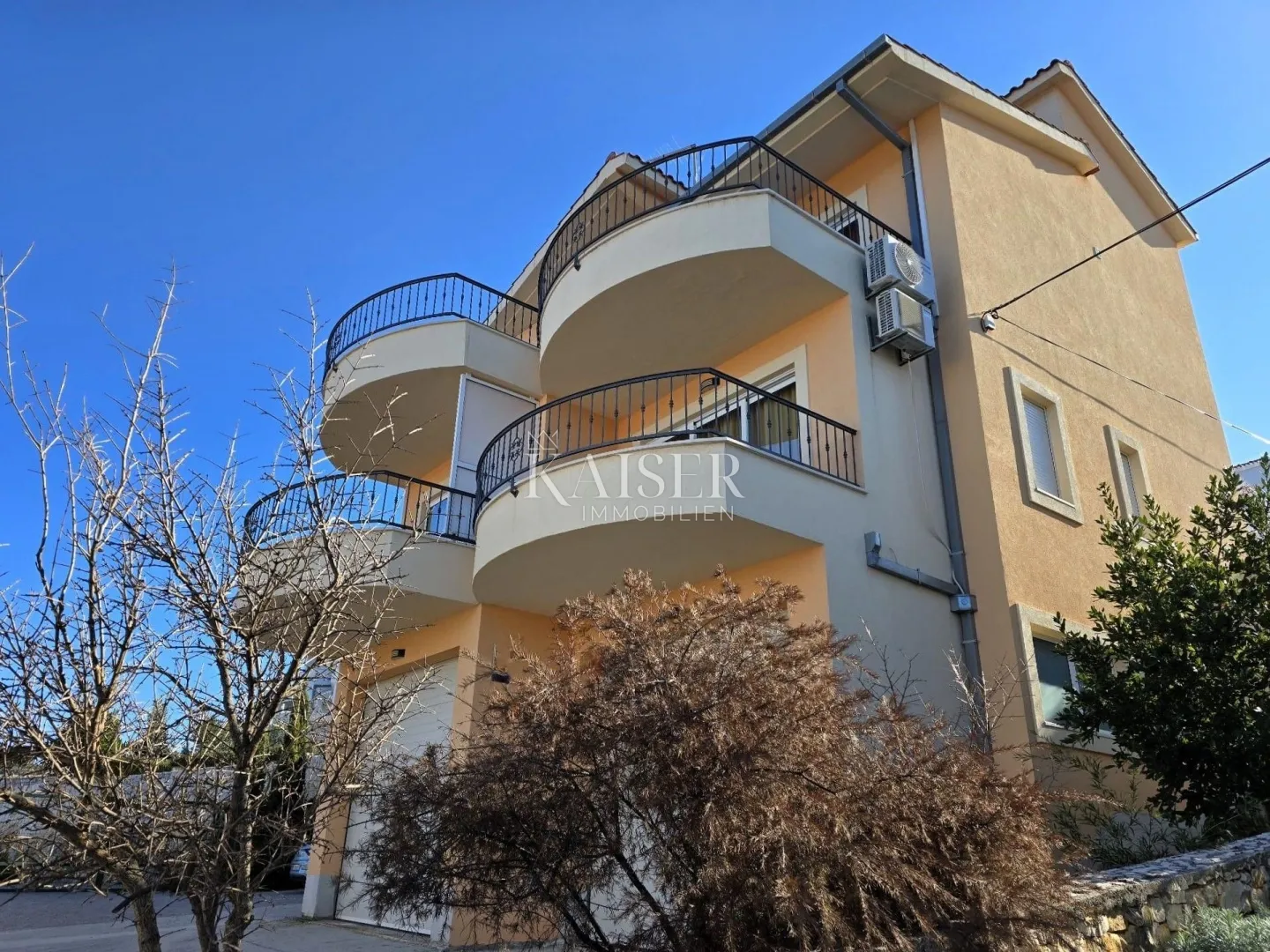 Ražanj, Rogoznica - Apartmanska kuća s 4 jedinice i panoramskim pogledom na more