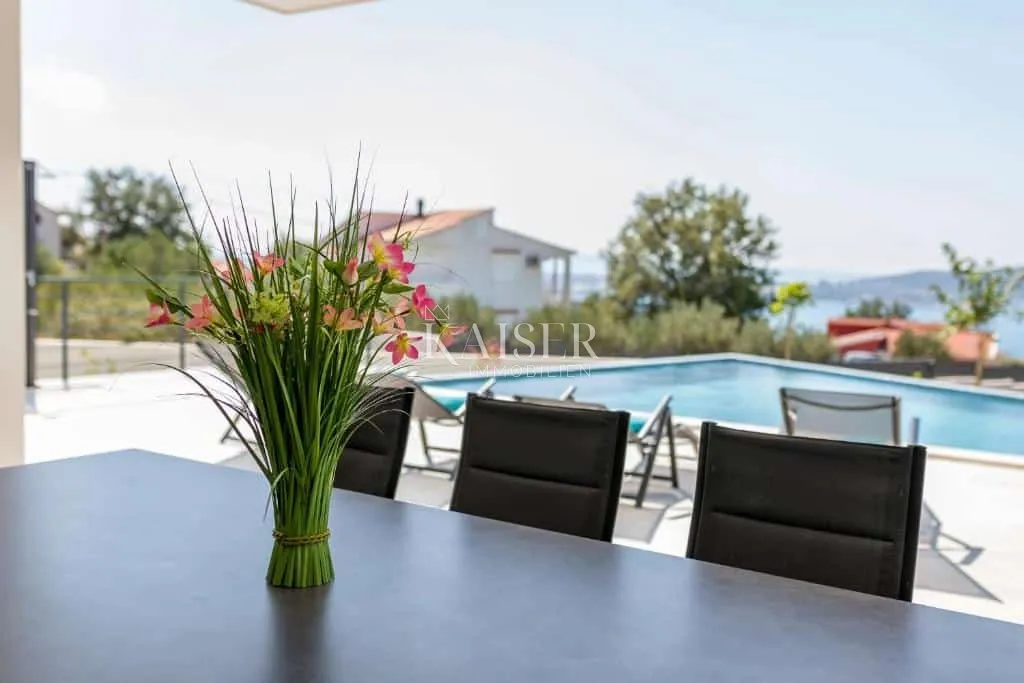 split - luksuzna vila s velikim bazenom - slika 28