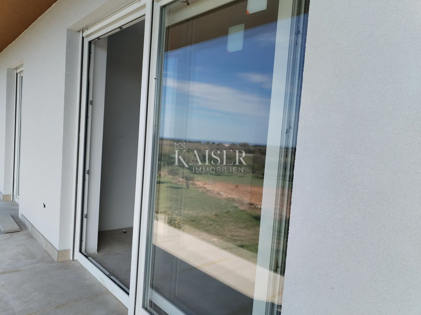 istra, umag, stan u prizemlju 66 m2, krovna terasa s pogledom na more - slika 7