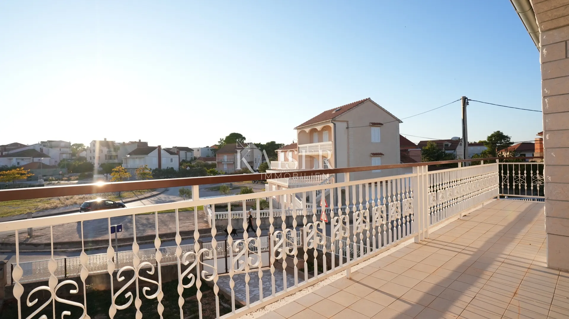 kuća sa dva stana 264m2 prvi red do mora - slika 37