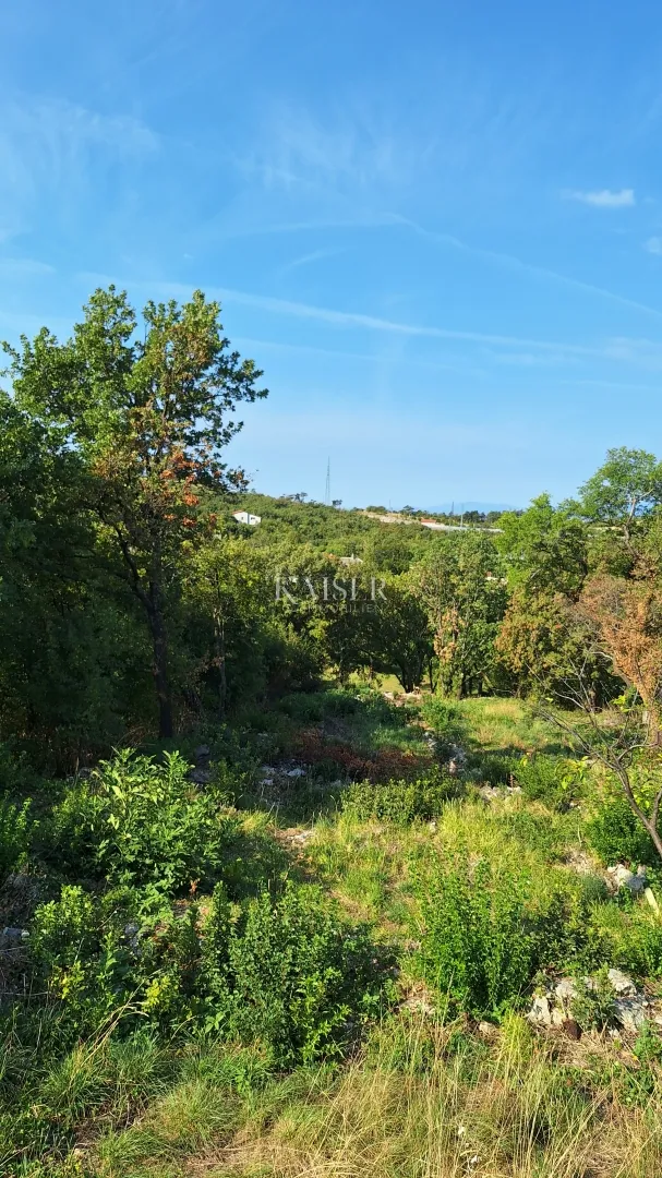 Hreljin- gradevinski teren 737 m2, na odličnoj lokaciji - Hreljin, Bakar