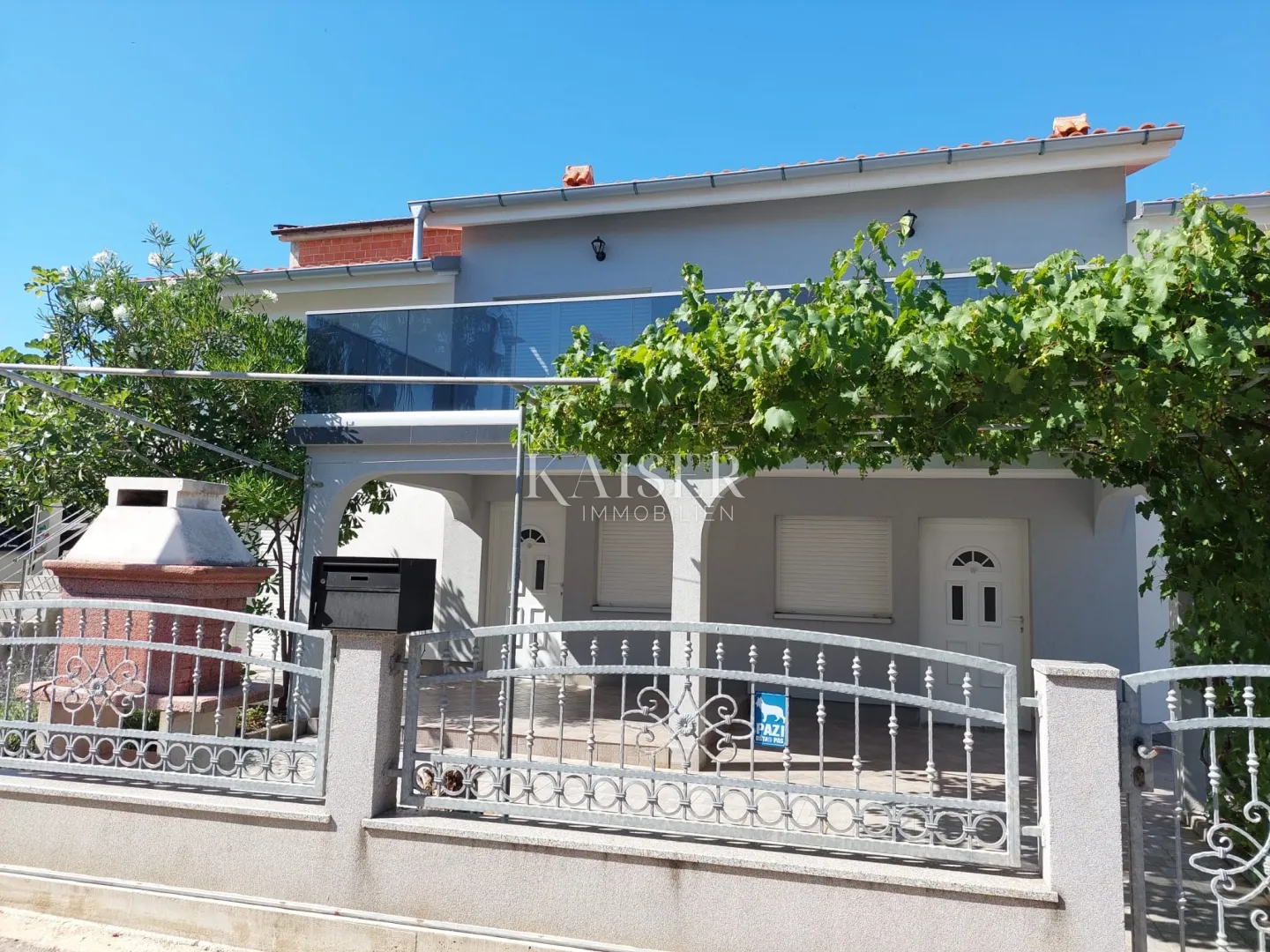 Zadar, Vir : kuća s 4 apartmana 200 m od mora