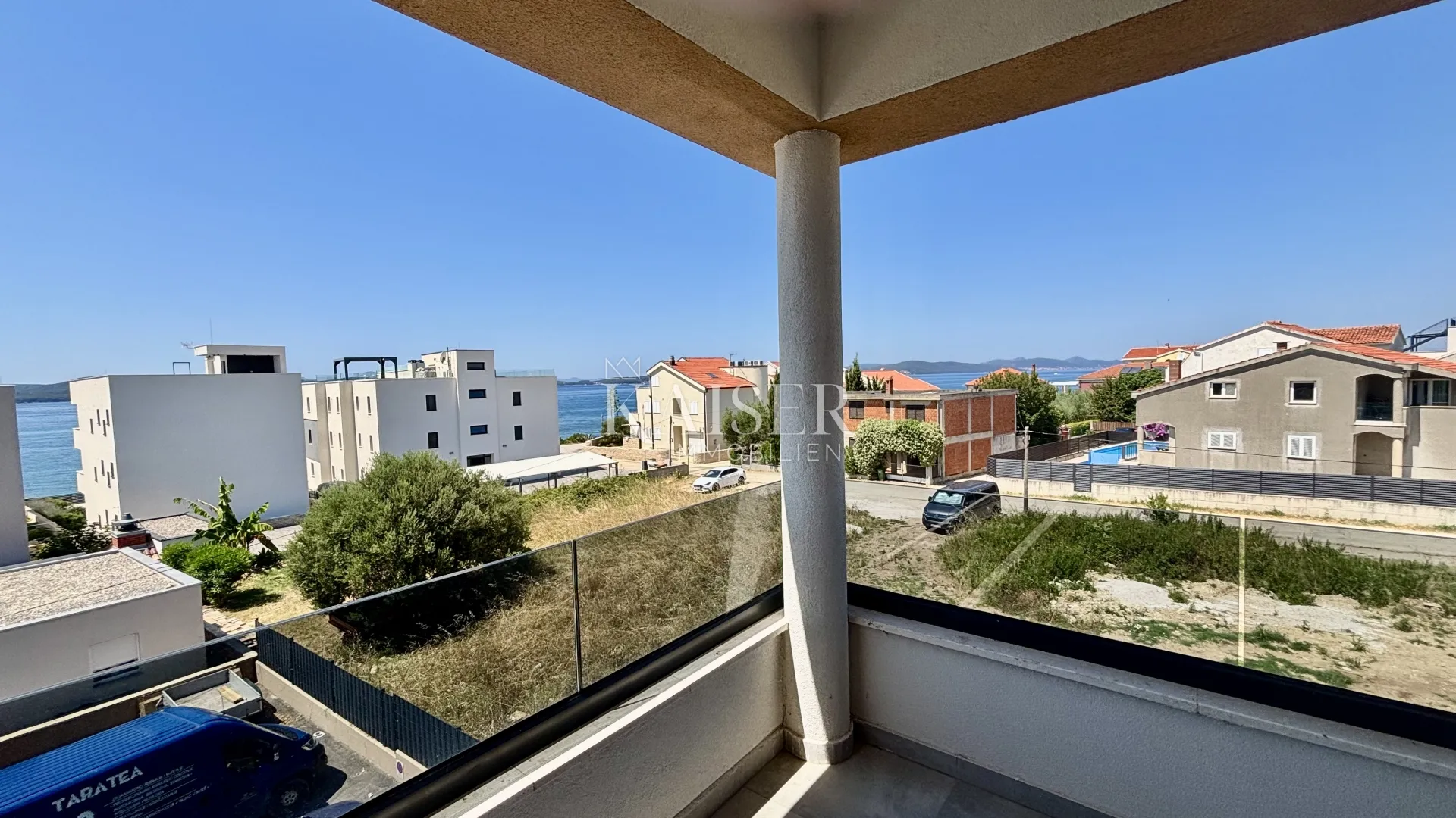 zadar–sukošan: stan s krovnom terasom, blizu plaže. - slika 9