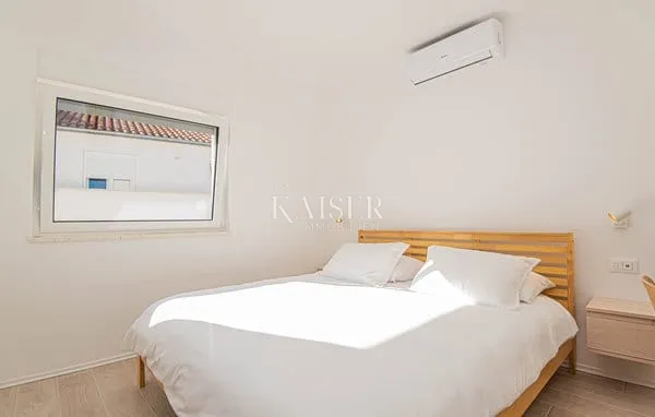 šibenik, zablaće- turističko ugostiteljski kompleks 1. red uz more - slika 18