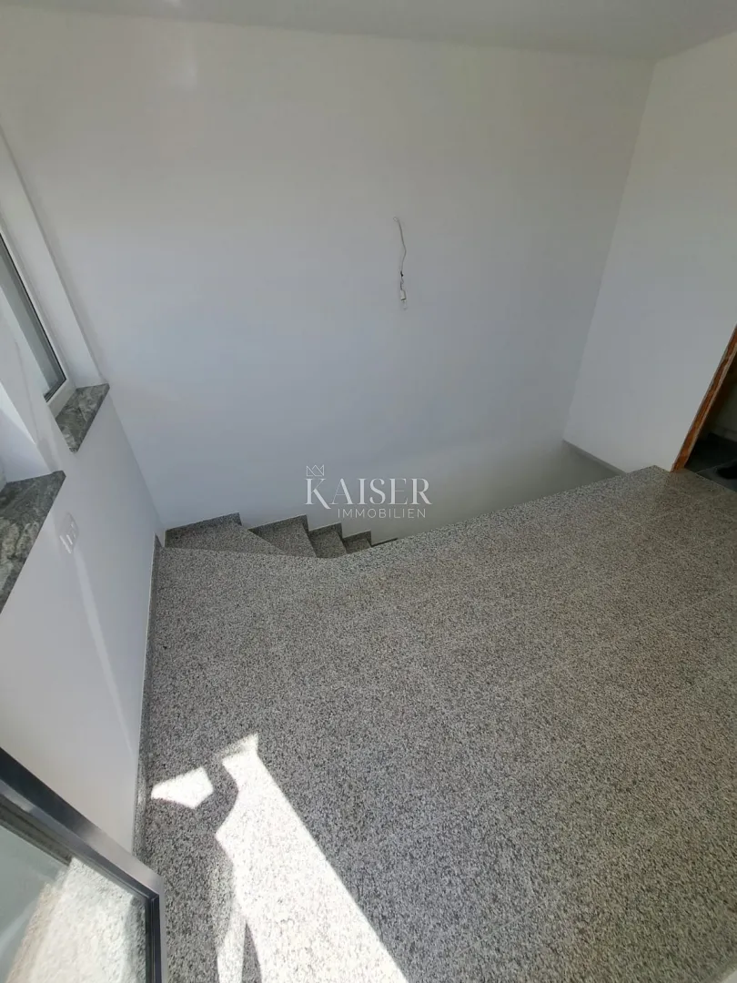 vodice, srima- dvojna kuća s bazenom 250m od mora - slika 10