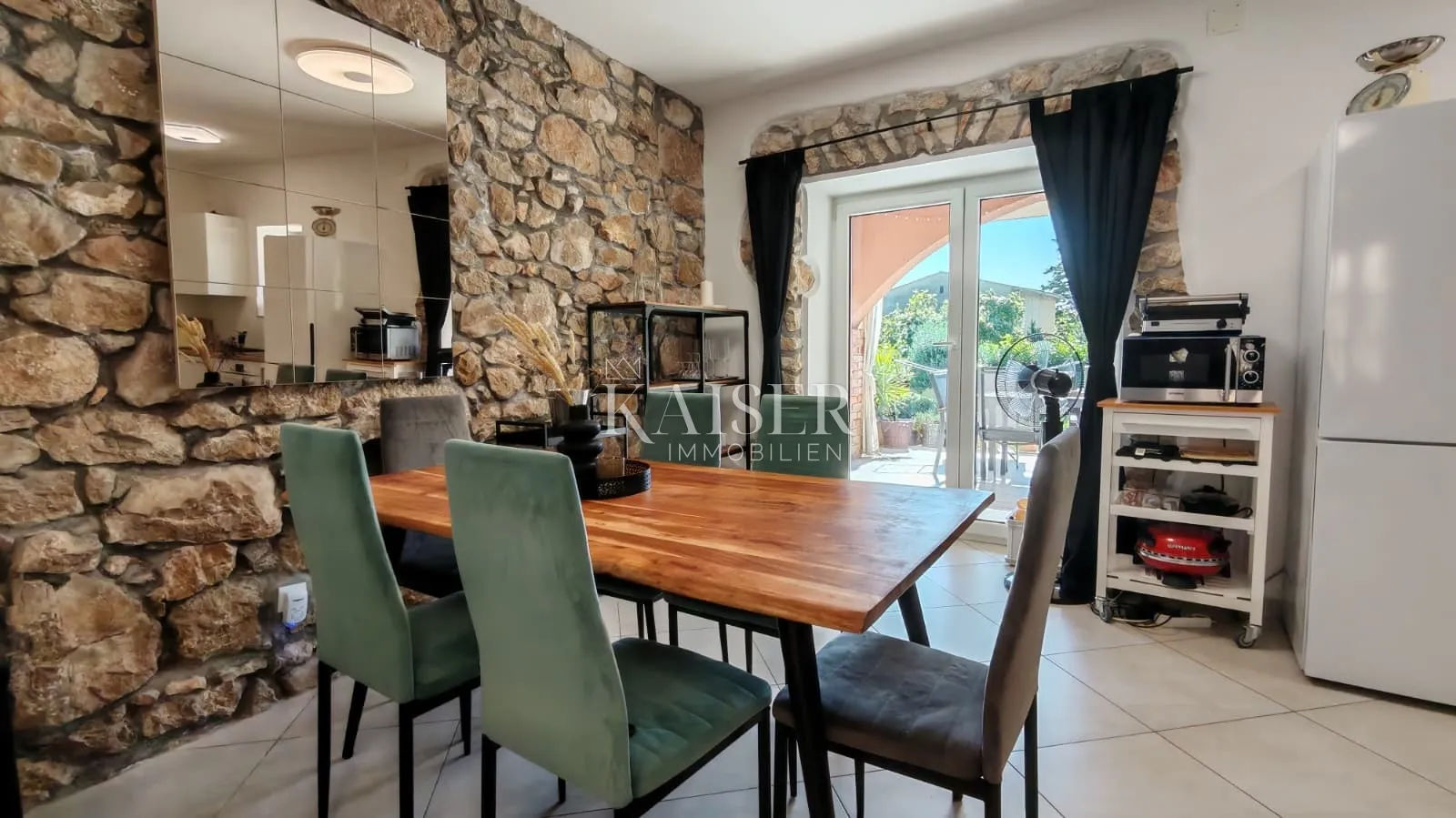 otok krk, dobrinj-renovirana kamena kuća 105m2 s bazenom - slika 7