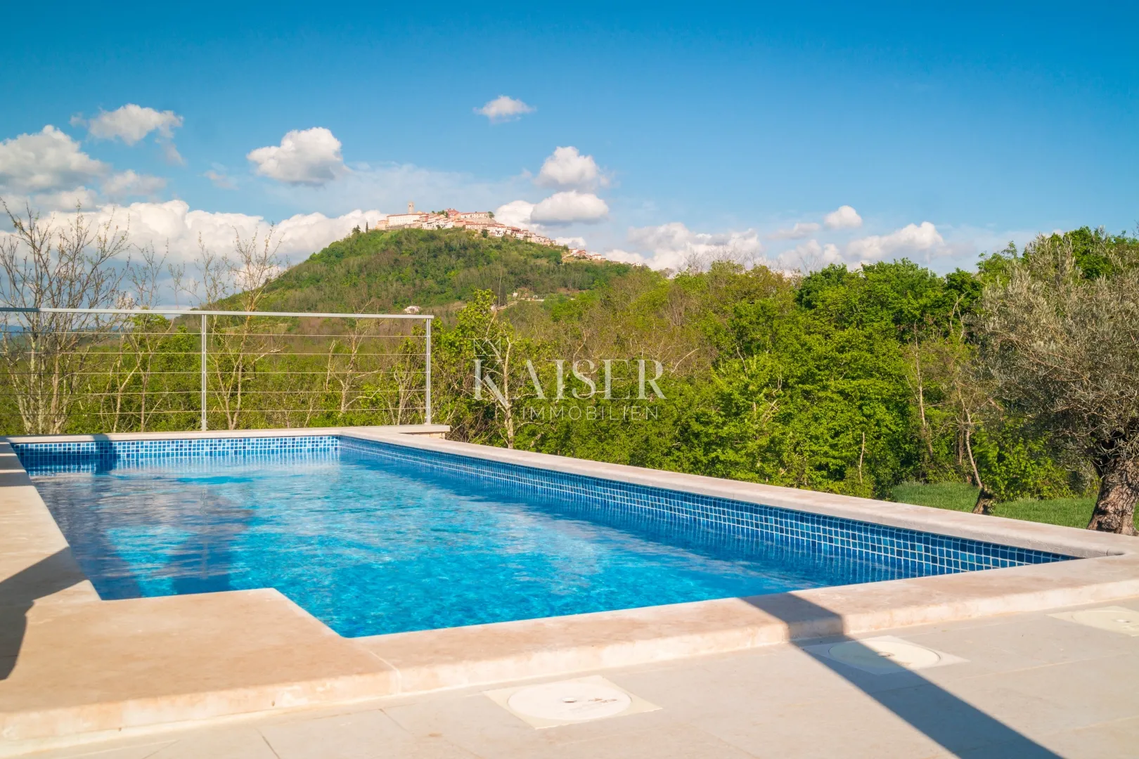 istra, motovun - vila 200m2, sa prekrasnim pogledom na motovun - slika 2