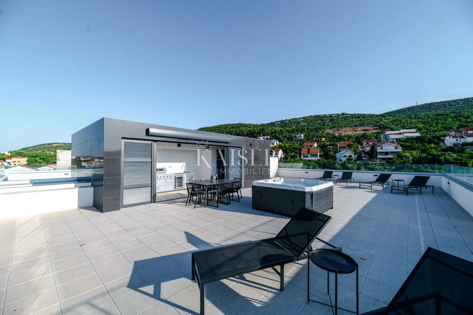 penthouse s očaravajućim pogledom na more i planine - slika 17