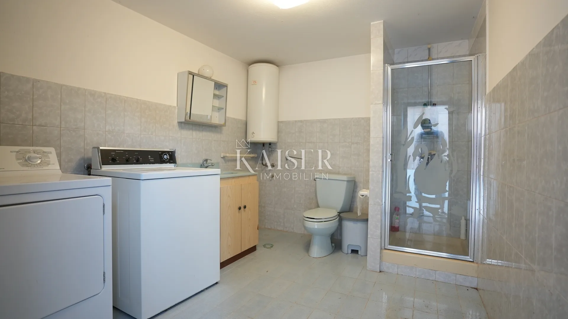 kuća sa dva stana 264m2 prvi red do mora - slika 49