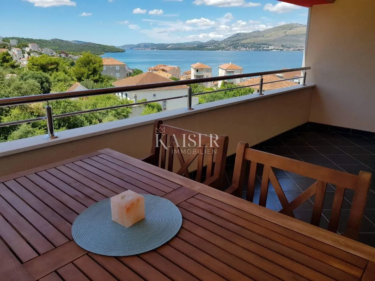 trogir,čiovo- trosoban stan (93 m2) s pogledom na more, blizu plaže - slika 1