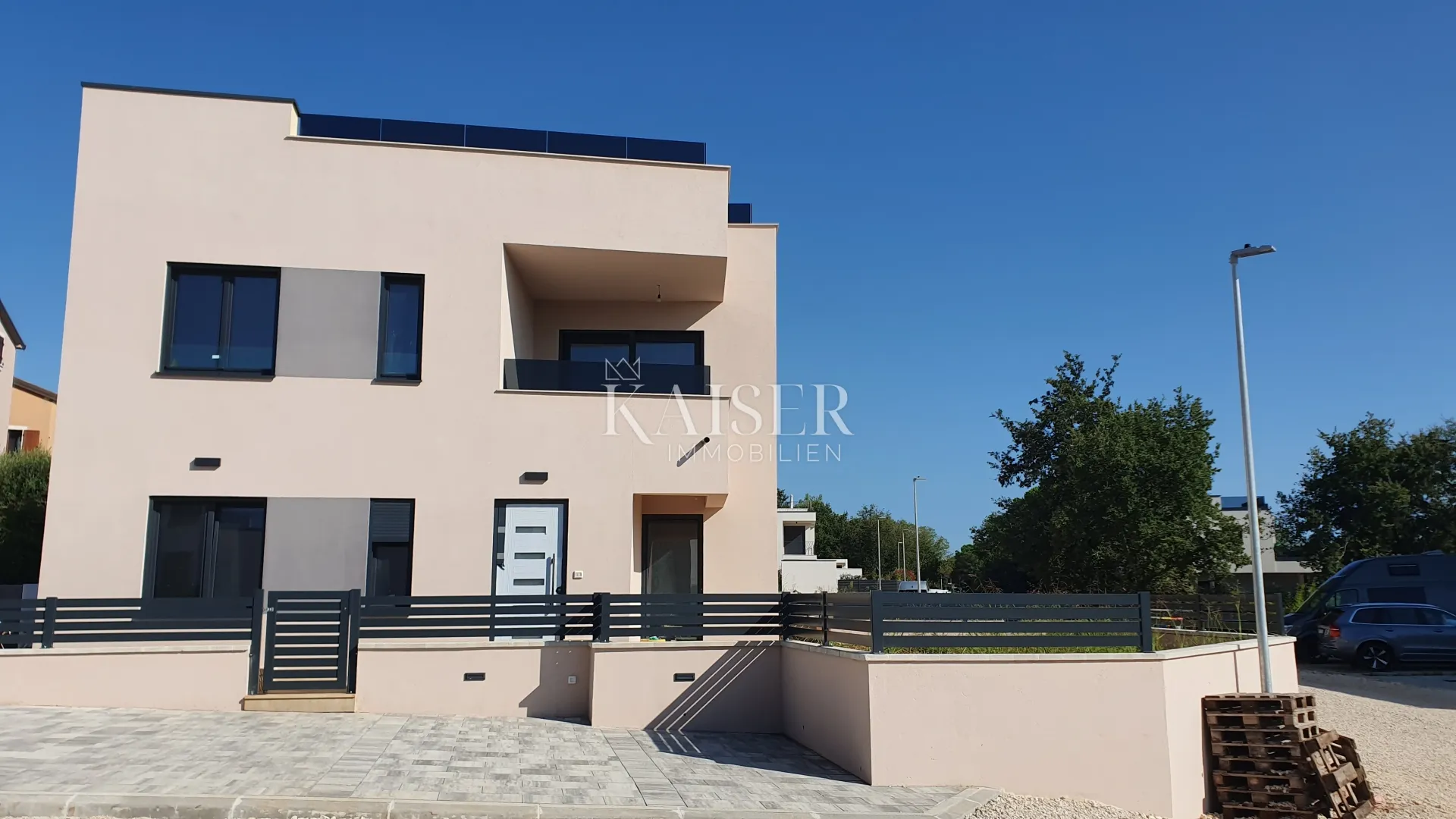 Istra - Poreč, trosoban stan u prizemlju 1 km od mora