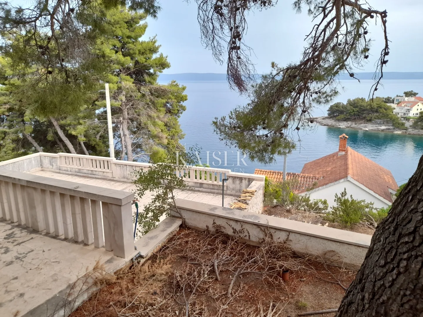 sumartin - puntinak , brač - kamena vila s raskošnom okućnicom ,te maslinikom u građevinskoj zoni i vezom za plovilo - slika 4