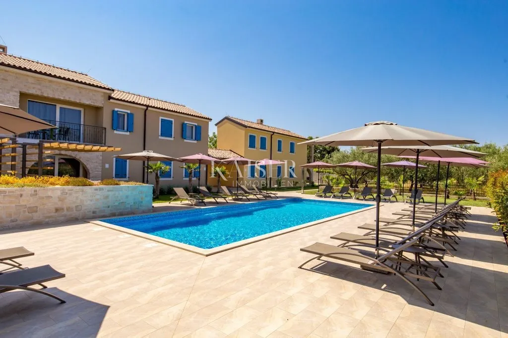 istra - poreč, ekskluzivna vila sa 6 apartmana blizu mora - slika 2