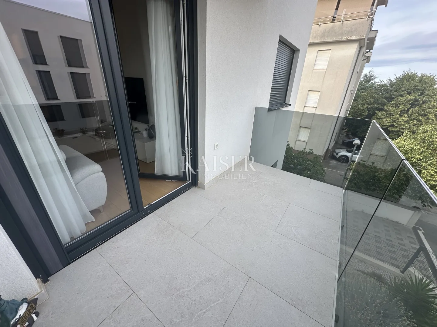zadar, diklovac - luksuzno namješten dvosoban stan s garažom, parkingom i spremištem - slika 3