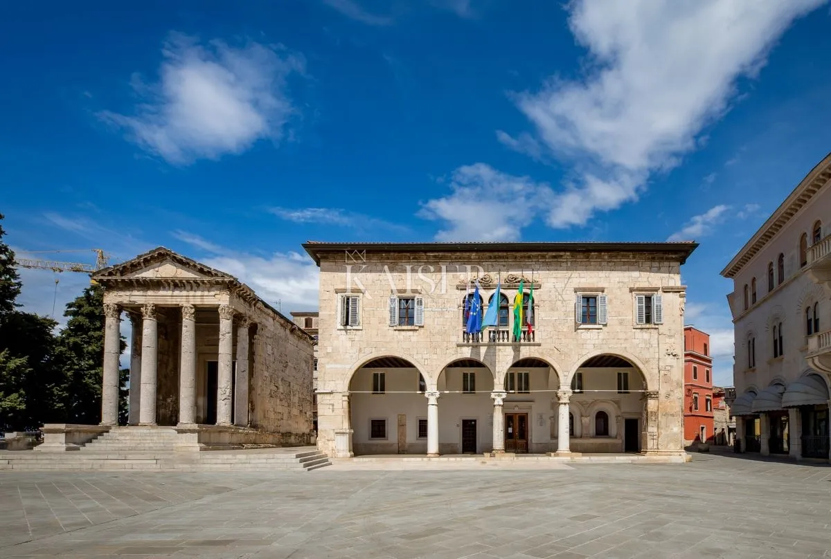 Istra, Pula – stan 74m2, top lokacija, stara jezgra grada Pule