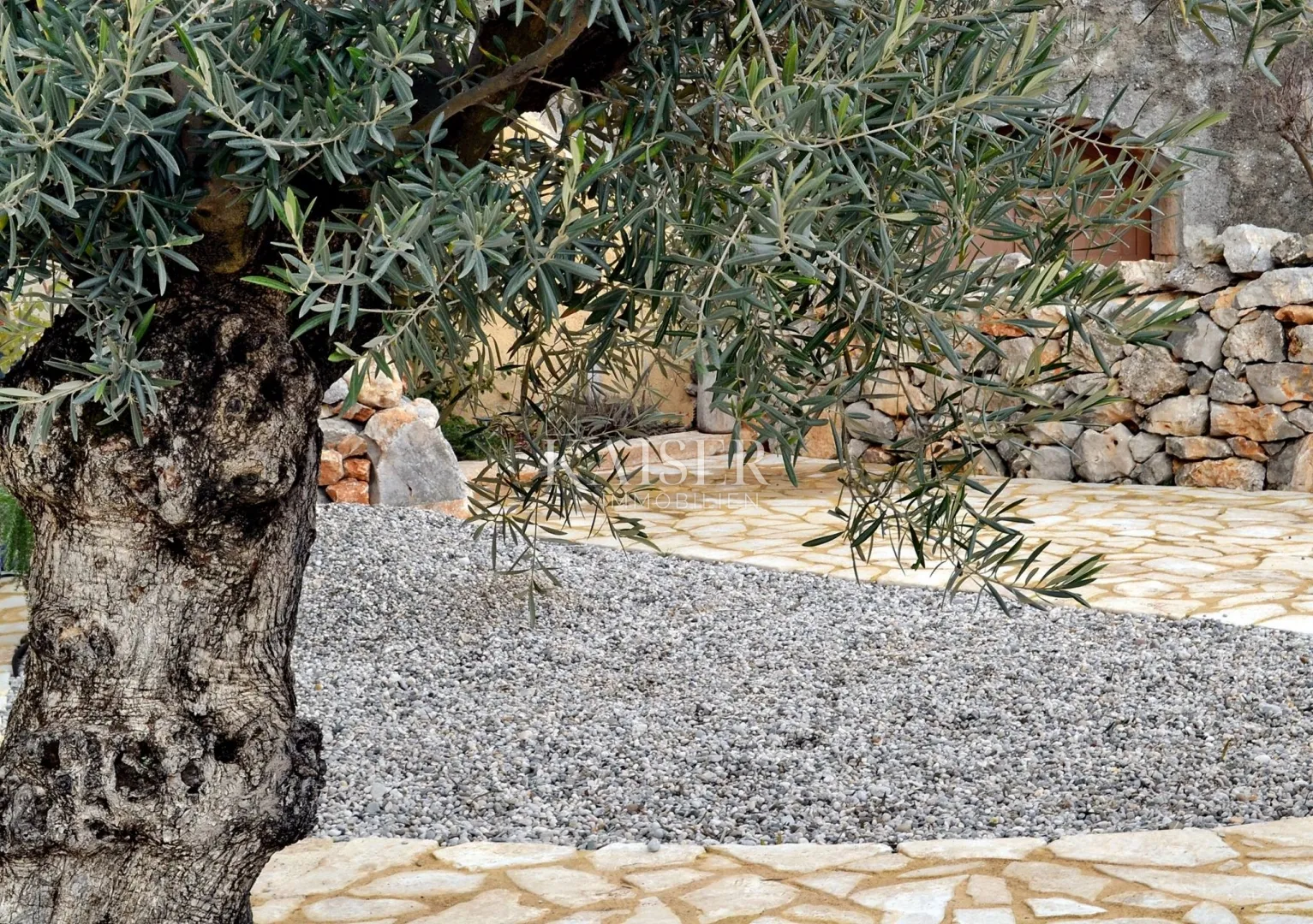 otok krk, malinska- kamena kuća 120m2 s bazenom - slika 27