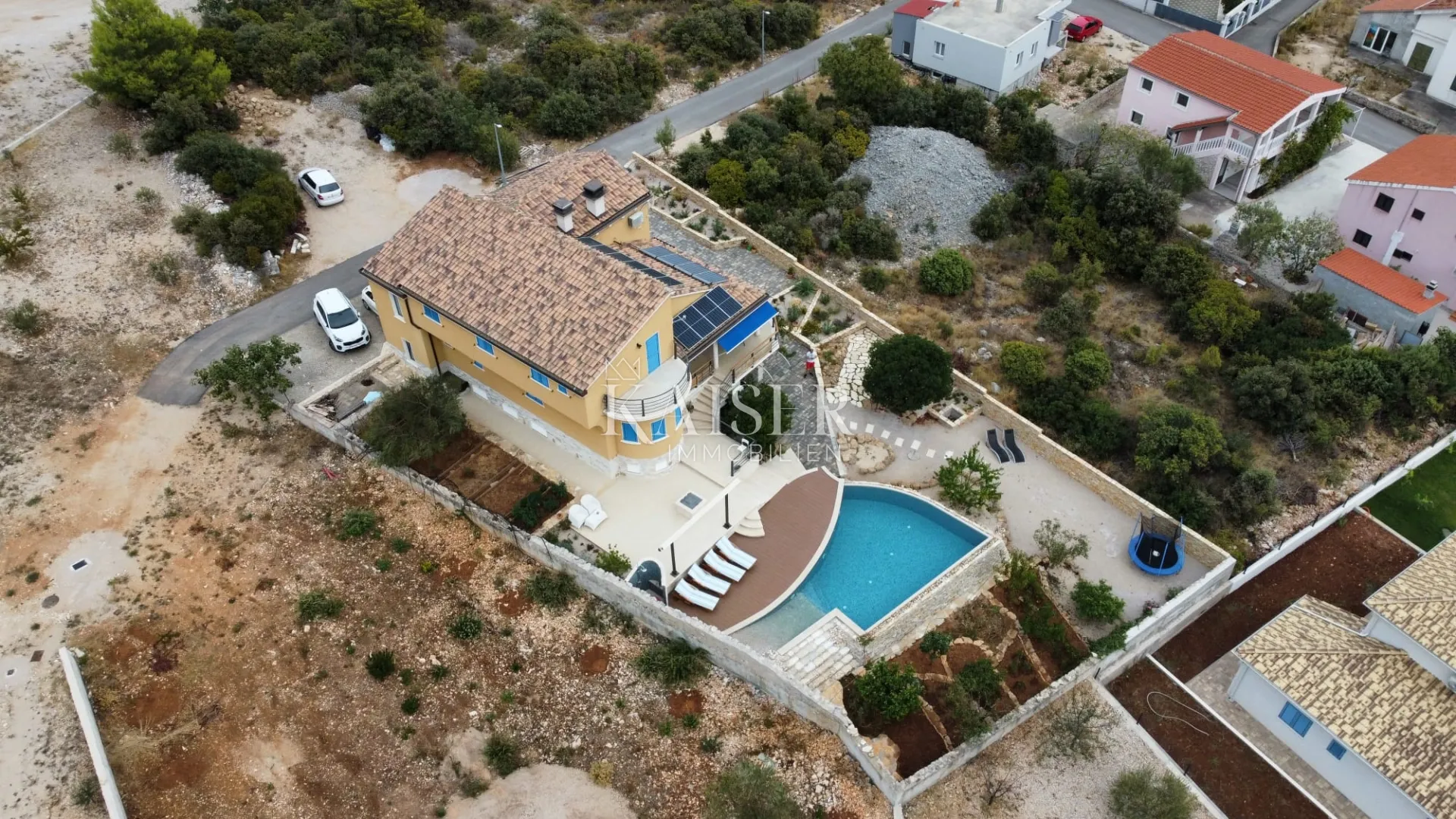 šibenik, brodarica - vila s bazenom i pogledom na more - slika 11