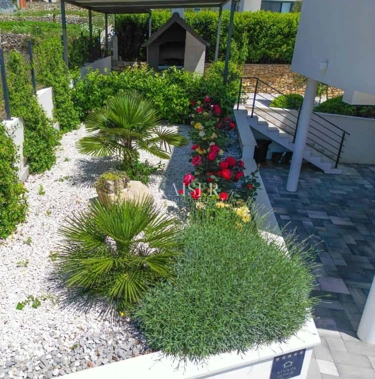 split - luksuzna vila s velikim bazenom - slika 41