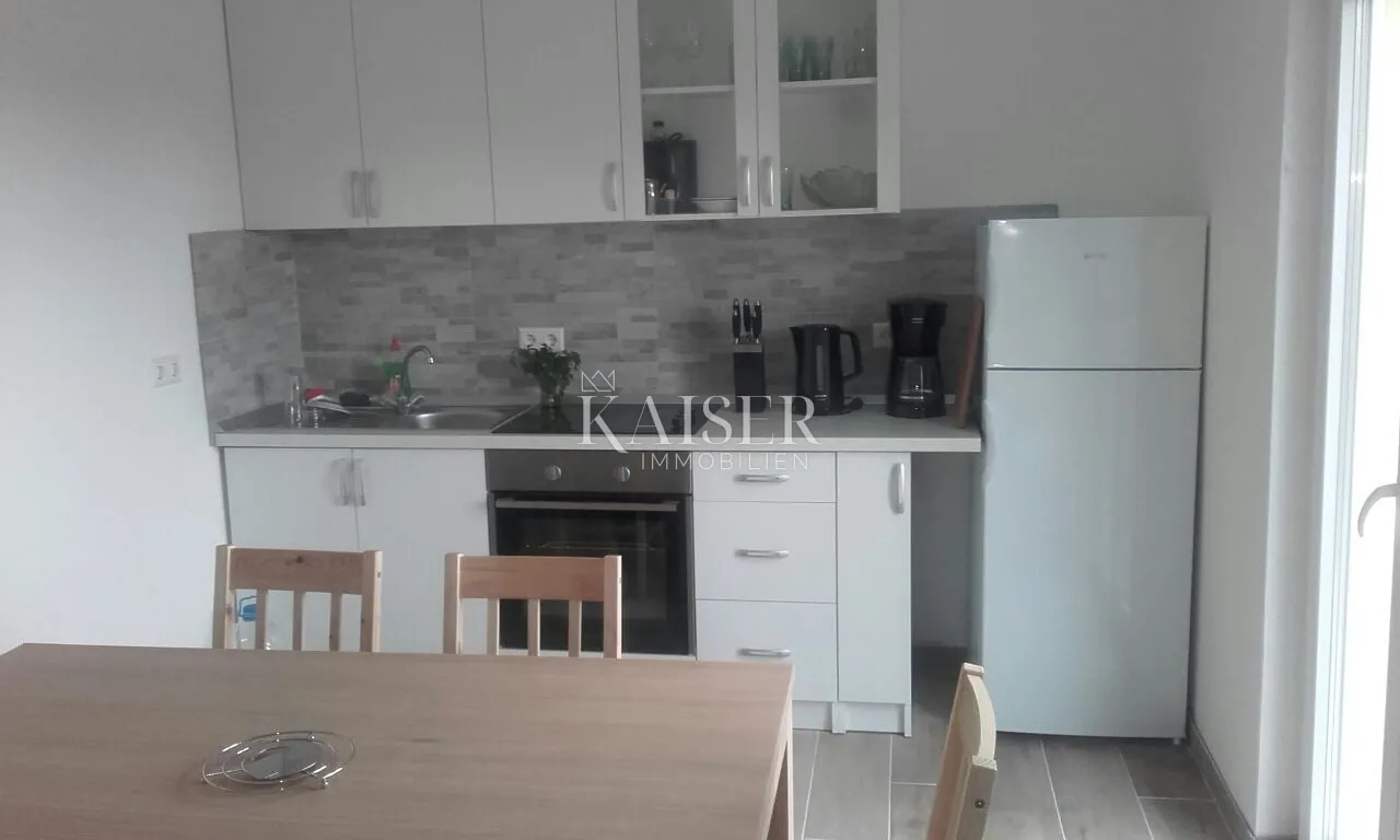 otok vir- kuća 220m2 ,s 3 apartmana - slika 16