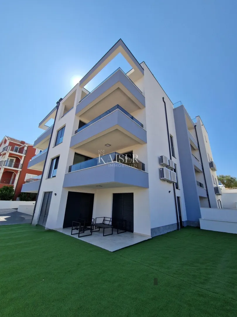 okrug gornji, čiovo - luksuzni penthouse s krovnom terasom i panoramskim pogledom na more - slika 33