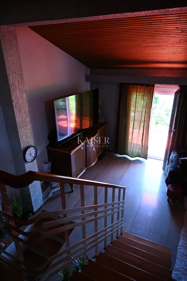 crikvenica - trosoban stan sa velikom okućnicom - slika 56
