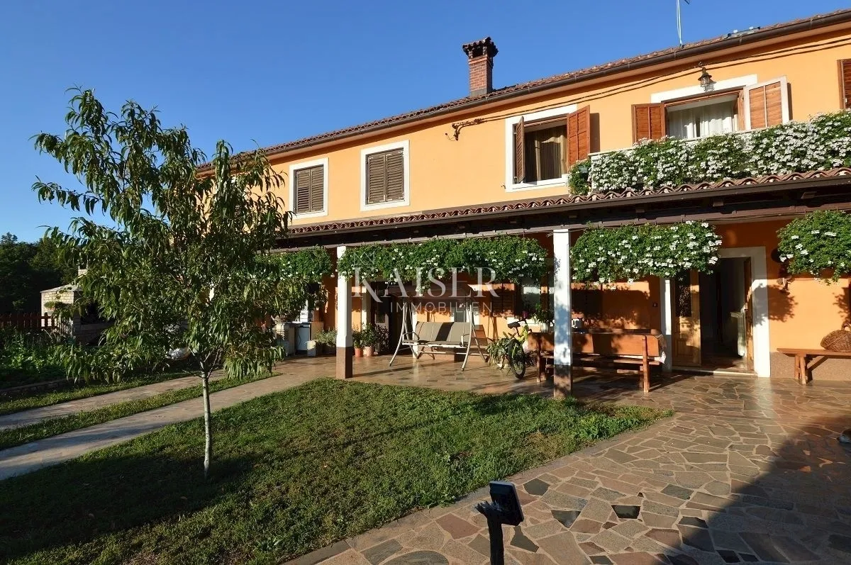 Istra, Grožnjan okolica - samostojeća kuća 396m2 sa potencijalom