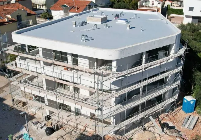 Vodice, Šibenik - Penthouse s tri spavaće sobe i panoramskim pogledom na more, 70 m od plaže