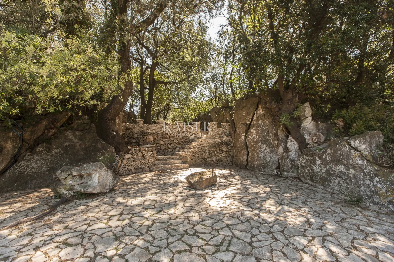 pula, istra- jedinstvena vila 258m2 s okućnicom 2459m2 - slika 36