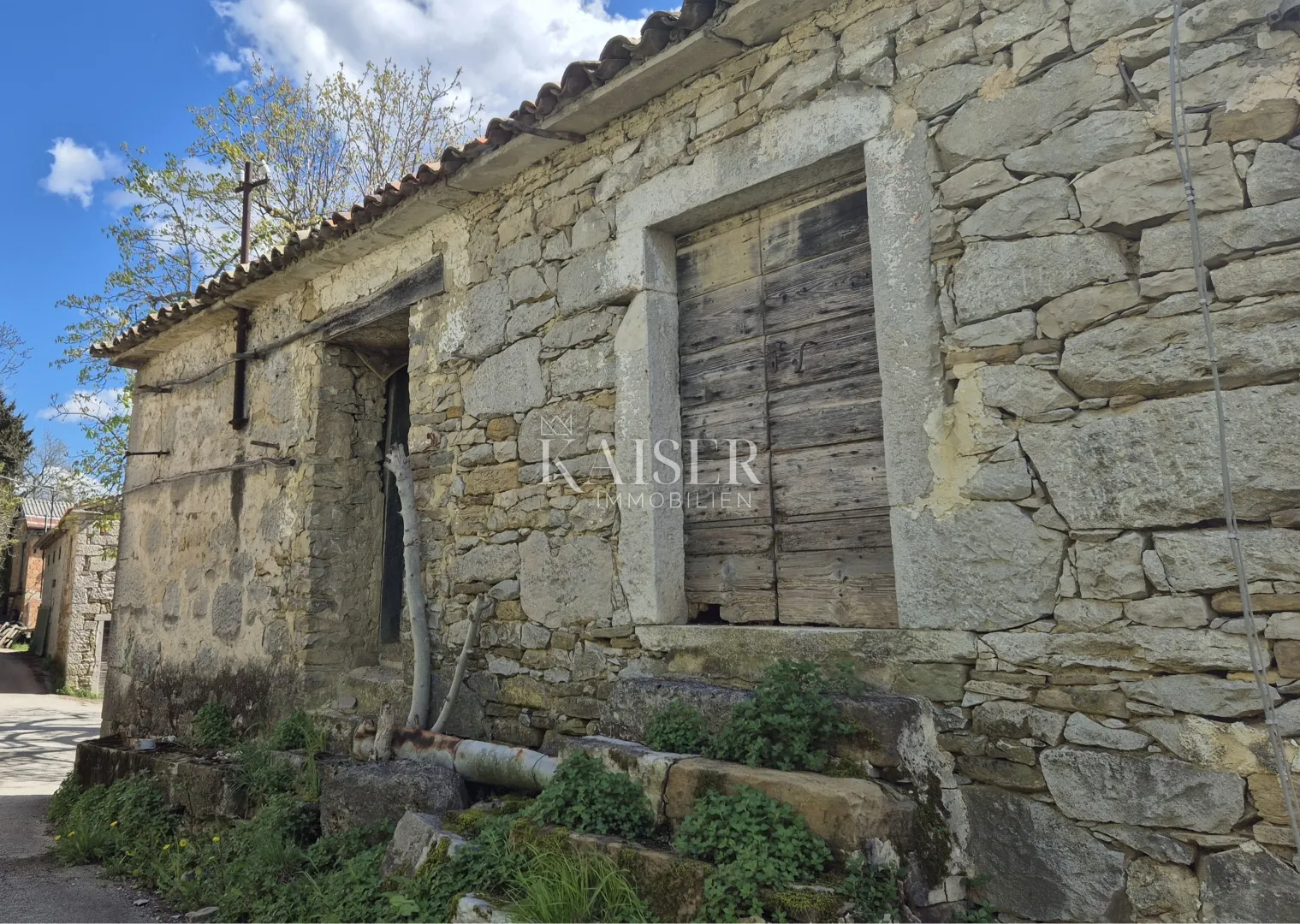 Istra, Buzet - kamene ruševne starine, 56m2, za obnovu