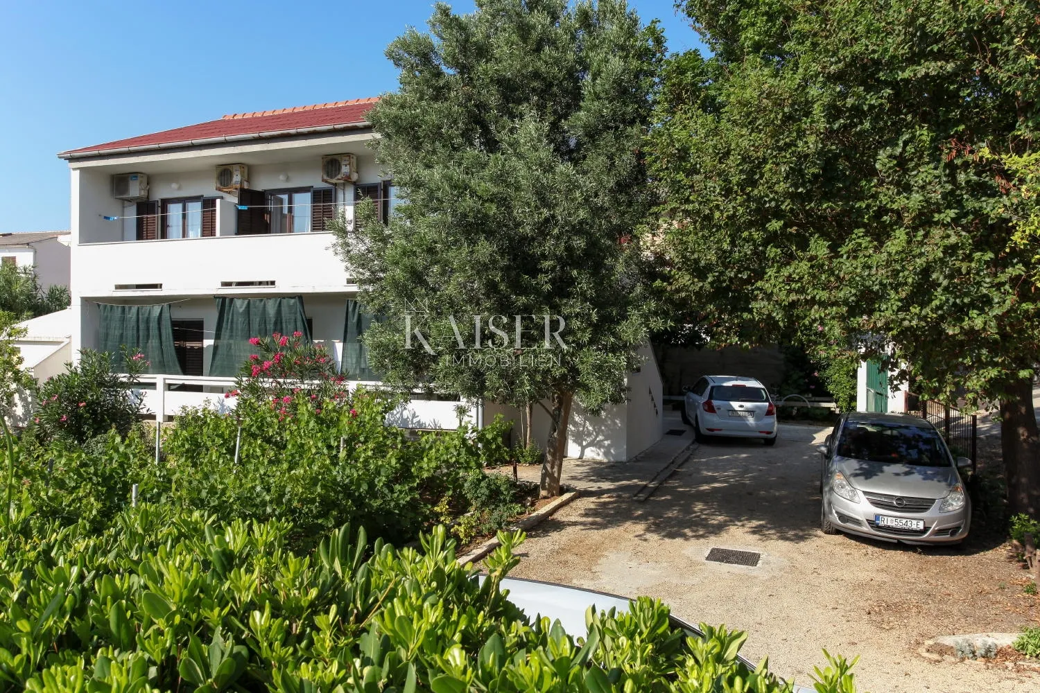 otok pag, pag - kuća s tri stana, 175m2, 300m od mora - slika 9