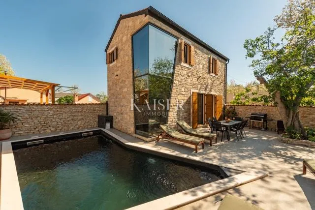 privlaka - zadar, autentična kamena vila s grijanim bazenom - slika 1