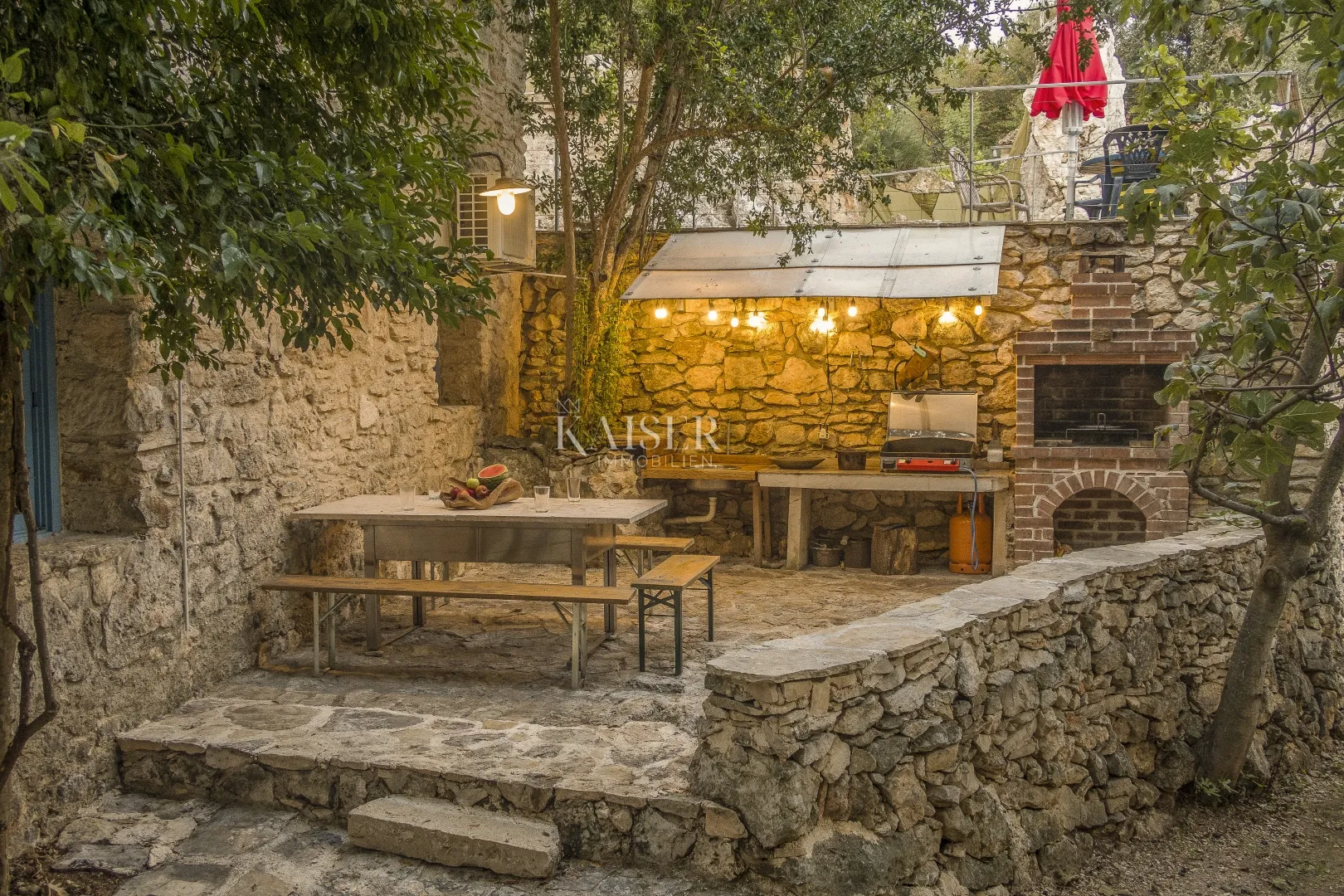 pula, istra- jedinstvena vila 258m2 s okućnicom 2459m2 - slika 34