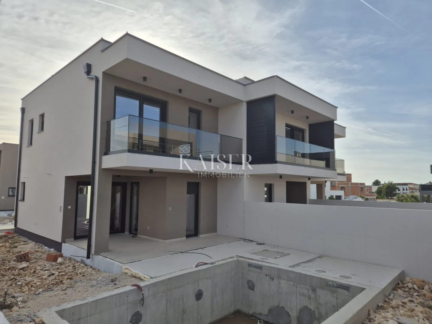 Vrsi, Mulo – Apartmani u novogradnji sa bazenom, odmah useljivi