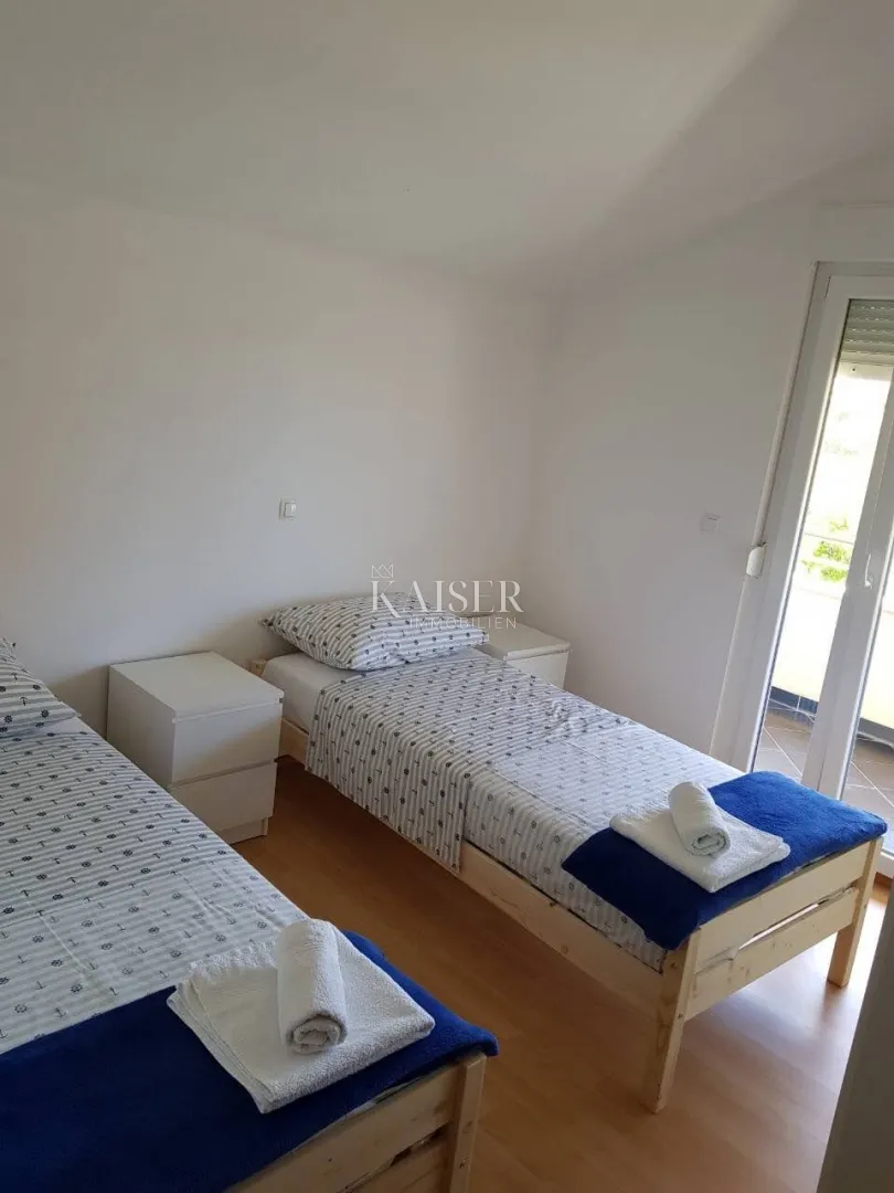 trogir,čiovo- trosoban stan (93 m2) s pogledom na more, blizu plaže - slika 6