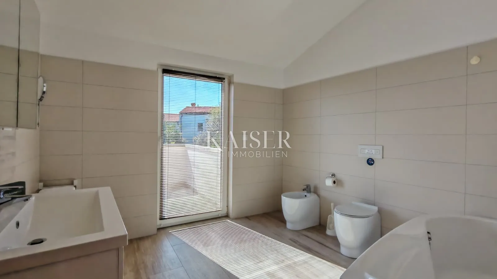otok krk, dobrinj-renovirana kamena kuća 105m2 s bazenom - slika 17