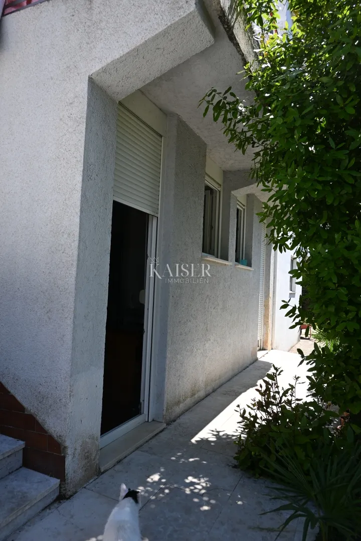 crikvenica - trosoban stan sa velikom okućnicom - slika 76