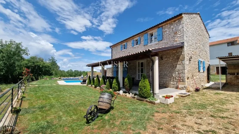 istra - lovreč, prilika kamena kuća sa okućnicom 7000 m2 - slika 3