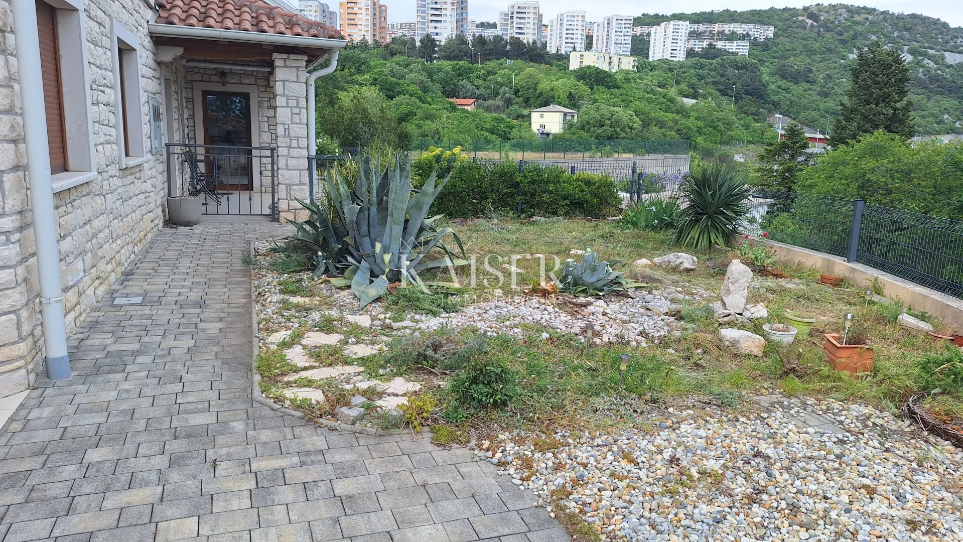 rijeka, vežica- najam, stan 2sb+db s terasom i parkirnim mjestom - slika 9
