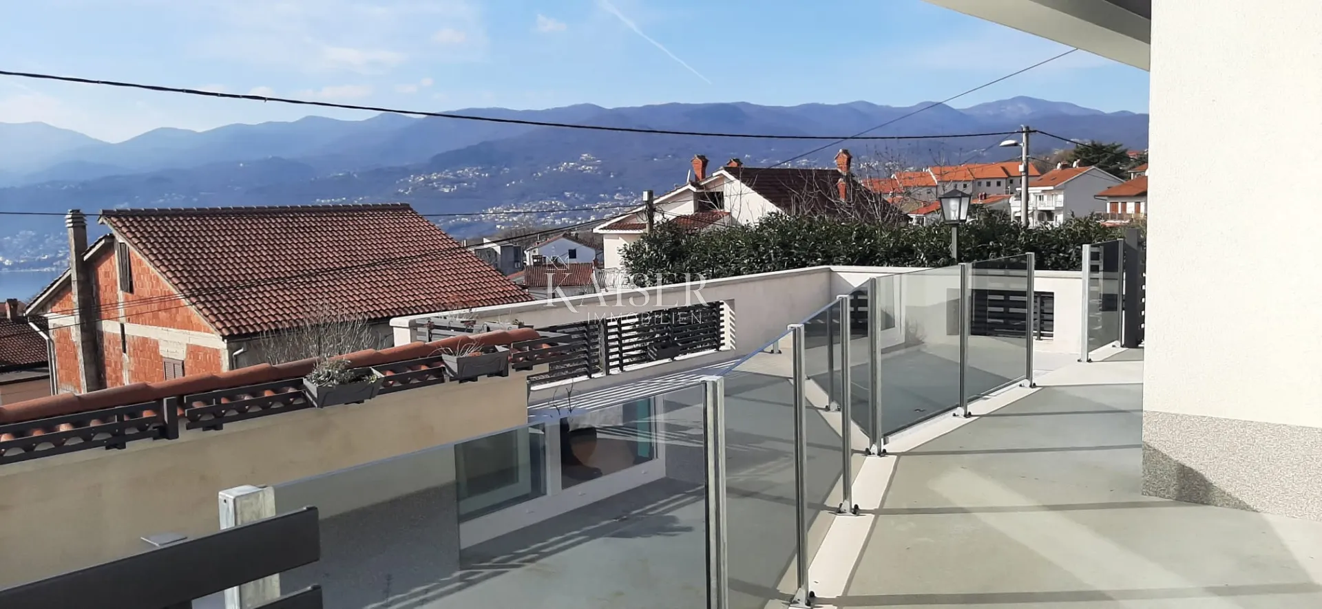 rijeka - moderna kuća sa etažiranim stanovima i pogledom na more - slika 12