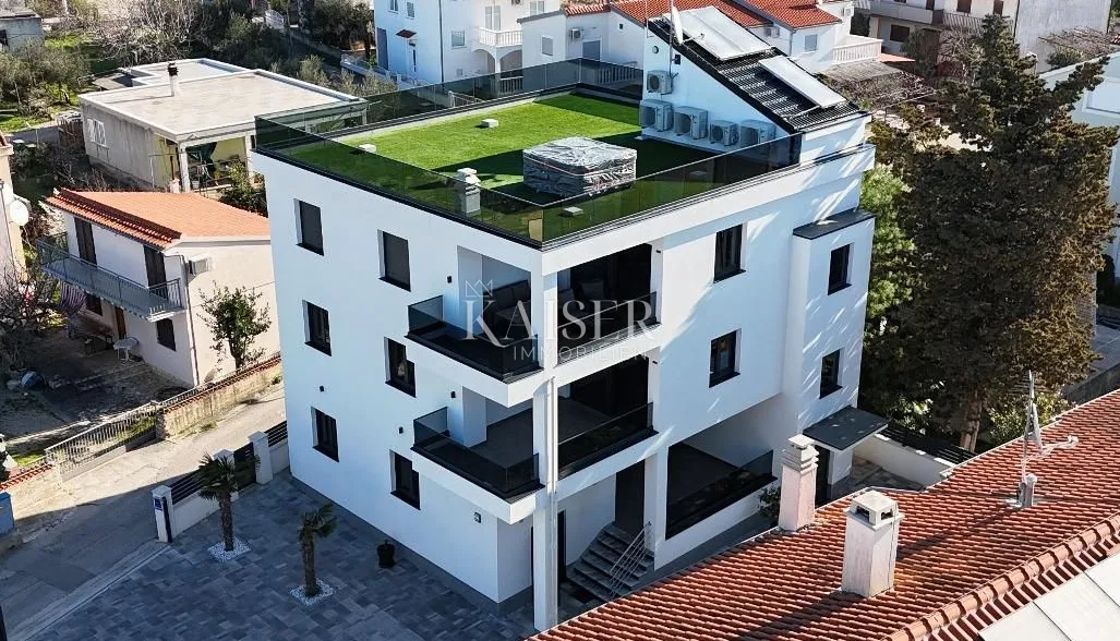 Srima, Vodice- Trosobni stan sa pogledom na more