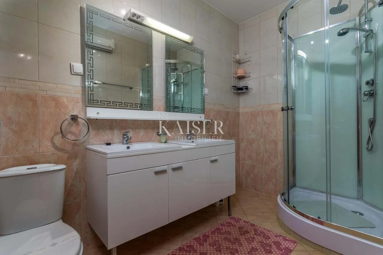 istra, pula- obiteljska kuća 250m² na atraktivnoj lokaciji s bazenom - slika 21