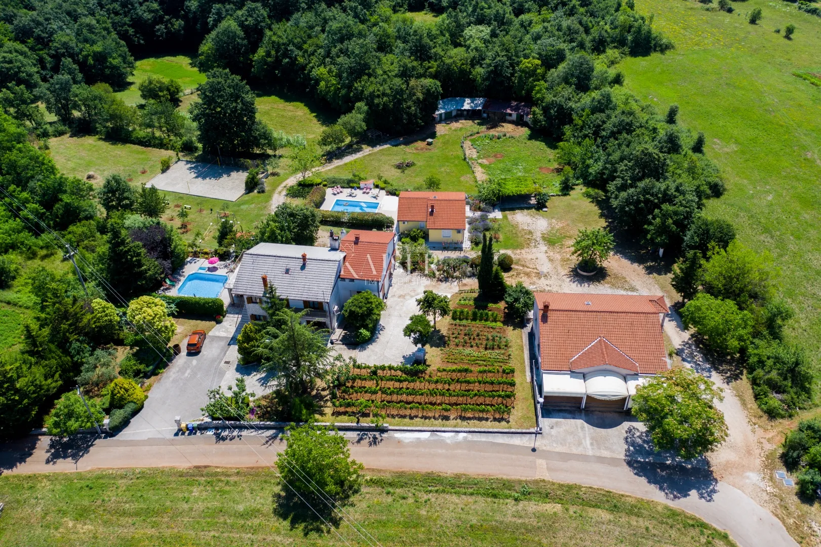 istra, žminj - obiteljsko imanje, 2 kuće s bazenima i 1 poslovni prostor - slika 2