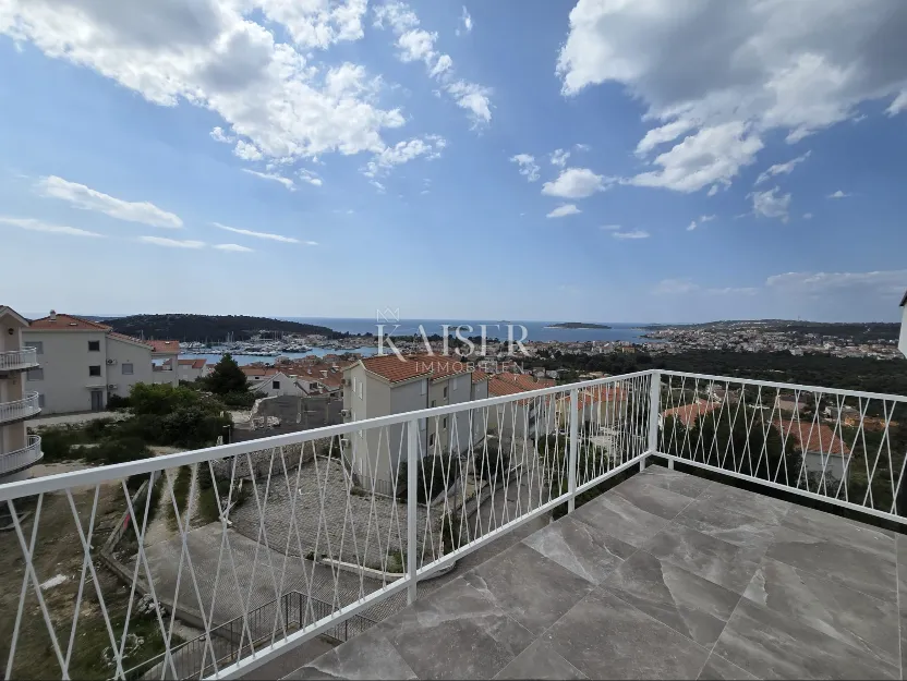 rogoznica, šibenik -moderan stan (s4) s panoramskim pogledom i parkingom - slika 1