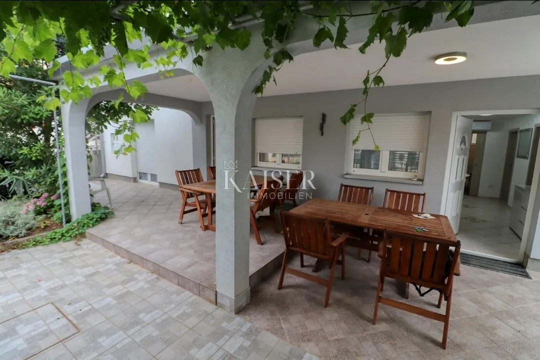 zadar, vir : kuća s 4 apartmana 200 m od mora - slika 2
