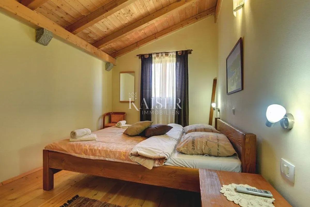 istra, pazin okolica - kuća 270m2 sa bazenom i prekrasnom okućnicom - slika 13