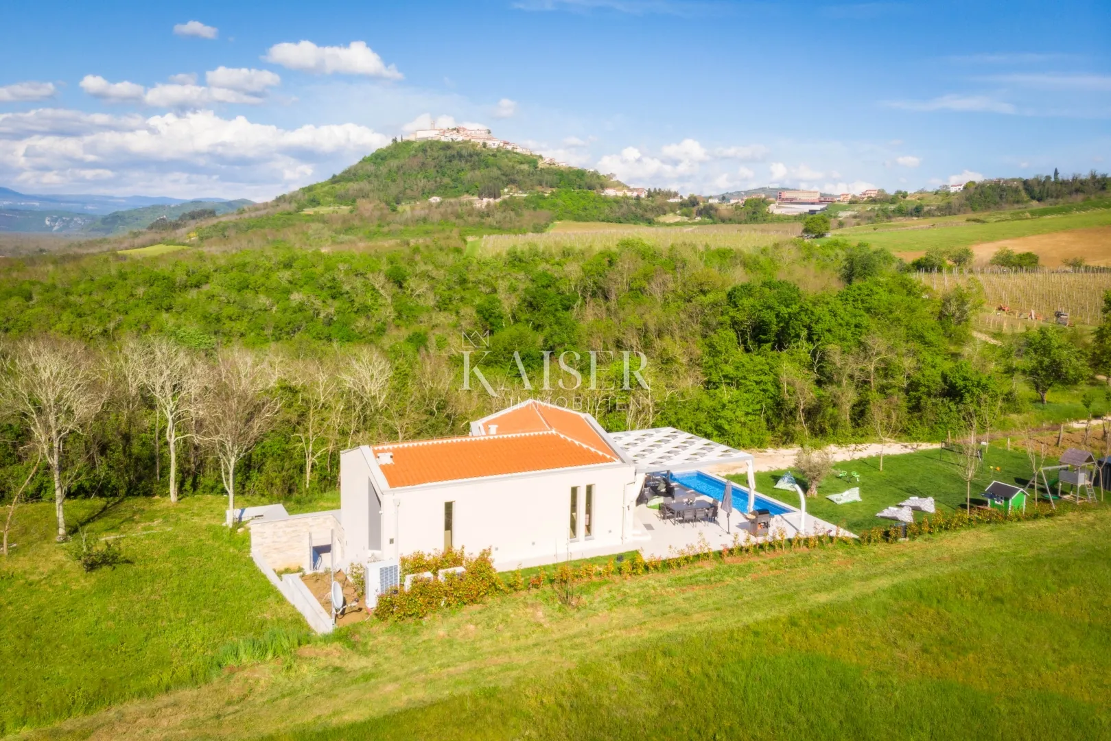 istra, motovun - vila 200m2, sa prekrasnim pogledom na motovun - slika 3