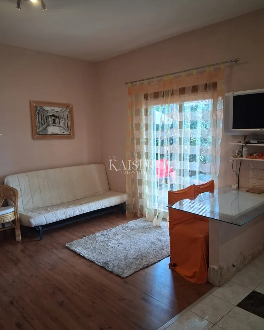 trogir, čiovo, prizemlje s terasom i vrtom 250m od mora - slika 5